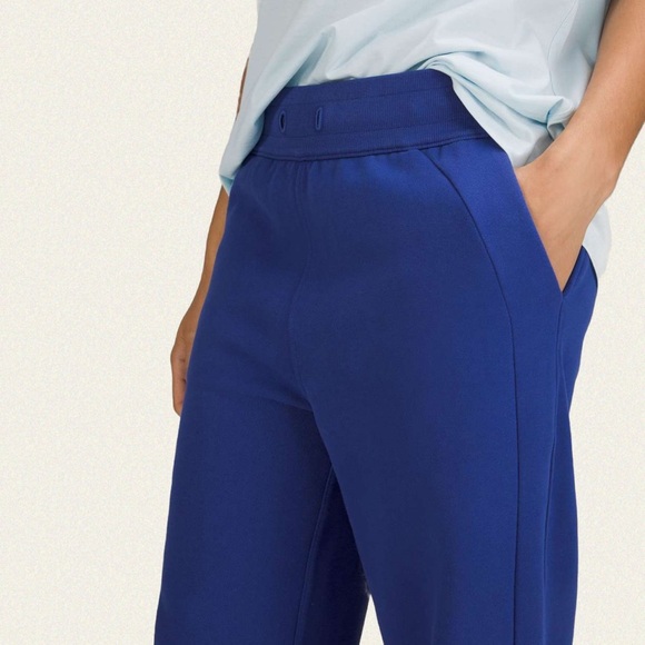 Lululemon Scuba High-Rise Relaxed Jogger - Picture 3 of 9